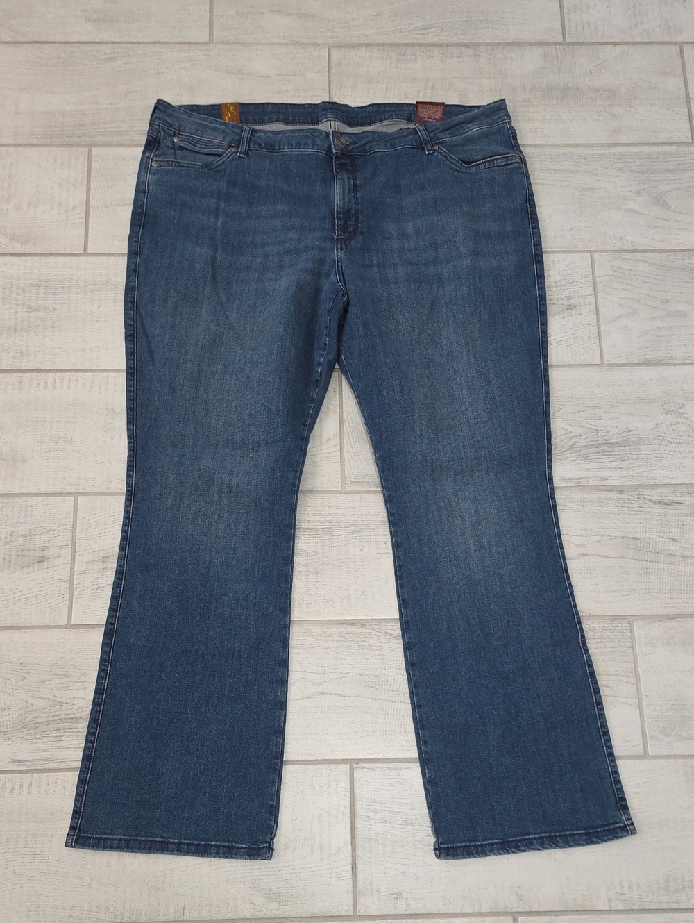 Aura By Wrangler Bootcut Jeans Women's Size 22 NWT Slimming